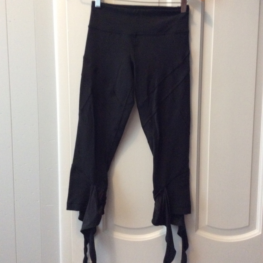 Lululemon crop tie bottom leggings 4